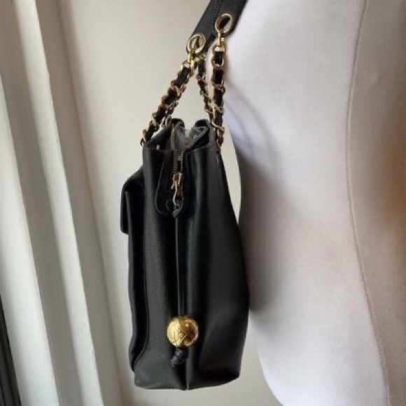 Chanel Vintage Black Caviar Front Flap Shoulder Bag - Picture 4 of 10